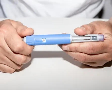 Man holding an injection pen for diabetic